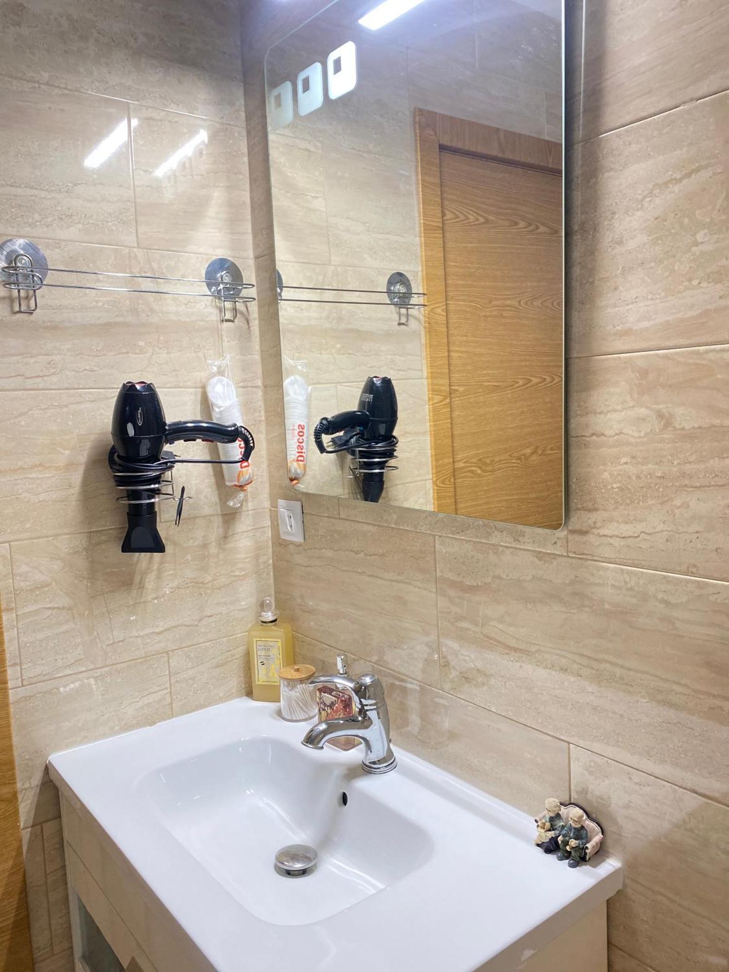 Shared Apartment! Piso Compartido! Общая Квартира! Sevilla Eksteriør billede