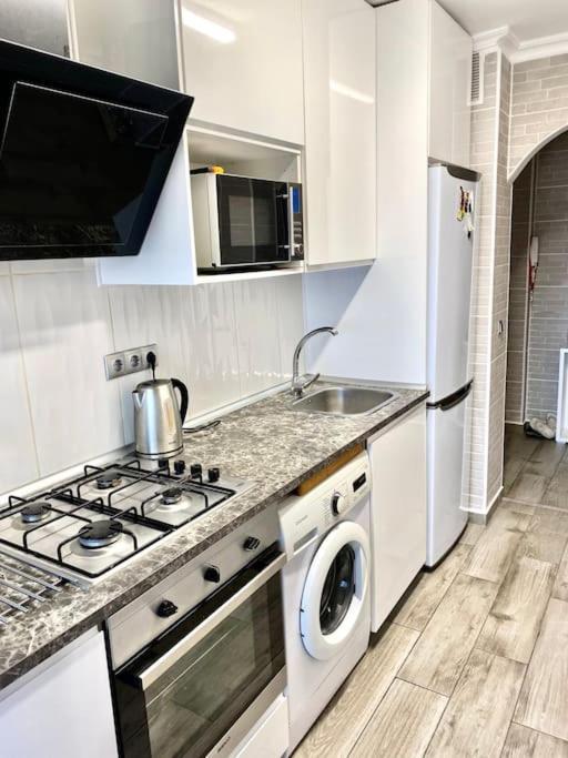 Shared Apartment! Piso Compartido! Общая Квартира! Sevilla Eksteriør billede